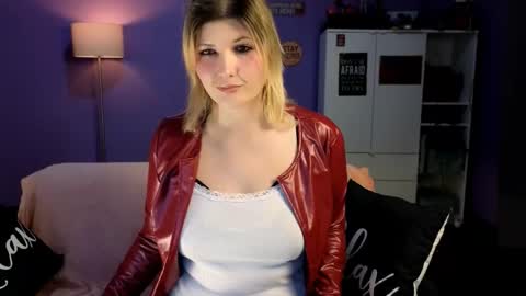 OliSunny Olivia online show from March 19, 2026, 8:02 pm