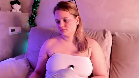 Snapshot of olisyasweet chatting on January 4, 2025, 9:20 pm olisyasweet online show from January 4, 2025, 9:20 pm