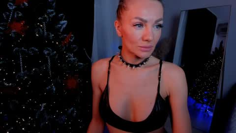 oliva_candy online show from January 4, 2025, 6:19 am