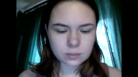 Snapshot of olivepeach chatting on April 1, 2026, 11:33 am Oil online show from April 1, 2026, 11:33 am