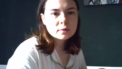 Snapshot of olivepeach chatting on April 5, 2026, 8:00 am Oil online show from April 5, 2026, 8:00 am
