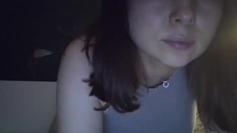 Snapshot of olivepeach chatting on April 19, 2026, 6:21 pm Oil online show from April 19, 2026, 6:21 pm