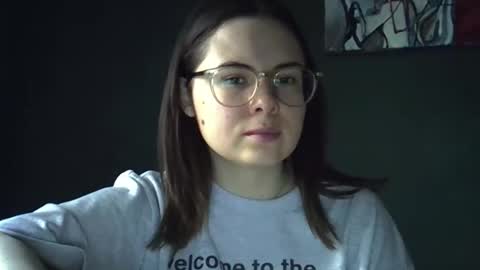Snapshot of olivepeach chatting on May 4, 2026, 11:50 am Oil online show from May 4, 2026, 11:50 am