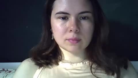 Snapshot of olivepeach chatting on May 19, 2026, 12:22 pm Oil online show from May 19, 2026, 12:22 pm