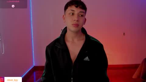 oliveeer online show from November 19, 2025, 7:03 pm