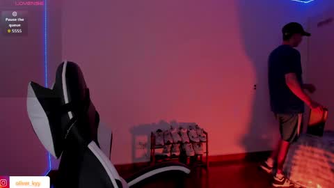 Snapshot of oliver_kyy chatting on April 26, 2026, 9:56 pm oliveeer online show from April 26, 2026, 9:56 pm