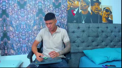 oliver_smith_2 online show from December 29, 2024, 10:03 pm