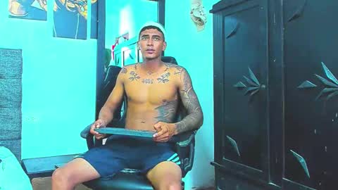 oliver_smith_2 online show from November 12, 2025, 4:40 pm