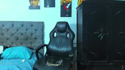 Snapshot of oliver_smith_2 chatting on April 19, 2026, 6:43 pm oliver_smith_2 online show from April 19, 2026, 6:43 pm
