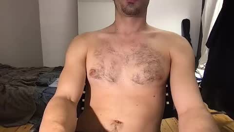 Snapshot of oliverbisbis1 chatting on October 4, 2025, 12:08 am oliverbisbis1 online show from October 4, 2025, 12:08 am