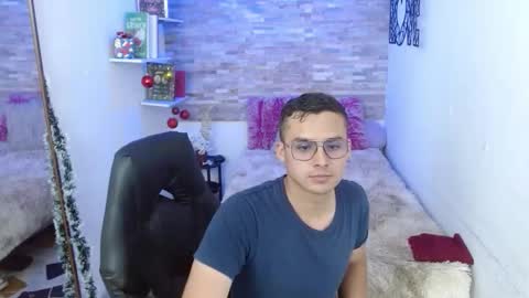 Snapshot of olivercruz_ chatting on December 18, 2025, 3:45 am Oliver online show from December 18, 2025, 3:45 am