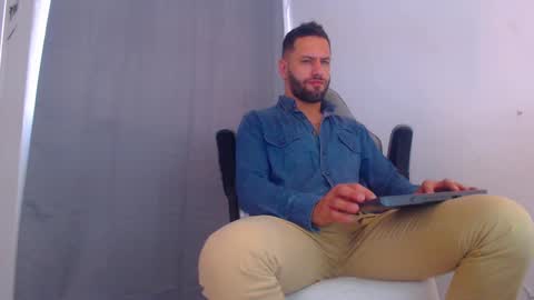 oliver online show from January 5, 2025, 6:35 pm