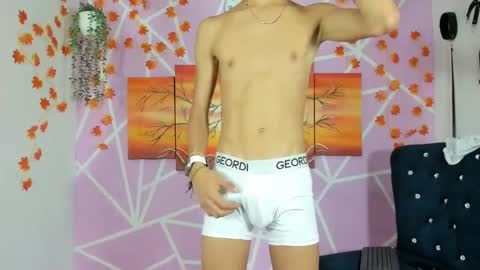 oliverhot_2005 online show from February 21, 2025, 6:26 pm