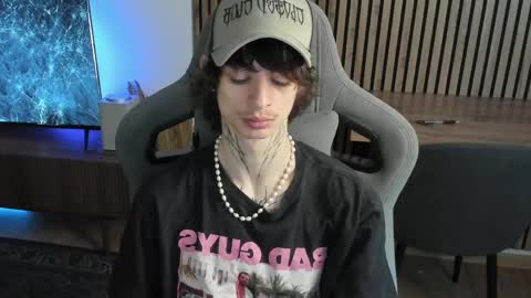 oliverrgroove online show from April 15, 2026, 11:17 am