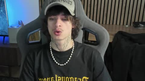 oliverrgroove online show from April 23, 2026, 12:04 pm