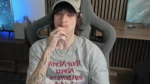 oliverrgroove online show from April 24, 2026, 2:41 pm