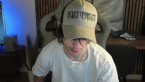 Snapshot of oliverrgroove chatting on May 15, 2026, 11:50 am oliverrgroove online show from May 15, 2026, 11:50 am