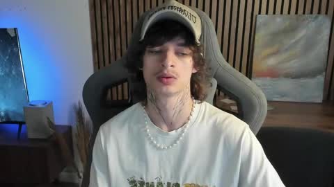 Snapshot of oliverrgroove chatting on May 21, 2026, 1:40 pm oliverrgroove online show from May 21, 2026, 1:40 pm