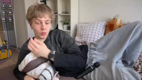 Snapshot of olivertasty chatting on April 21, 2026, 12:11 pm oliver online show from April 21, 2026, 12:11 pm