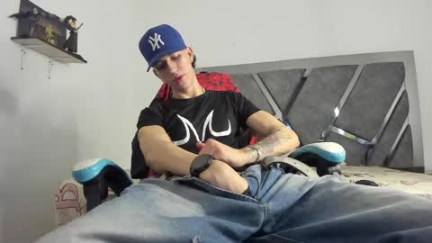 oliverthompson_01 online show from February 21, 2025, 4:07 am