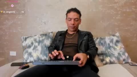 Snapshot of oliverwyse chatting on June 5, 2026, 11:43 pm Oliver online show from June 5, 2026, 11:43 pm