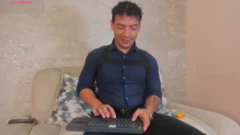 Snapshot of oliverwyse chatting on June 13, 2026, 1:14 am Oliver online show from June 13, 2026, 1:14 am