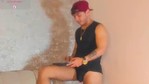 Snapshot of oliverwyse chatting on June 20, 2026, 1:30 am Oliver online show from June 20, 2026, 1:30 am
