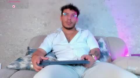 Snapshot of oliverwyse chatting on July 1, 2026, 1:07 am Oliver online show from July 1, 2026, 1:07 am