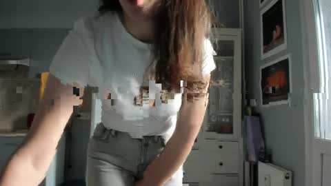 olivia__dream online show from May 13, 2026, 3:31 pm