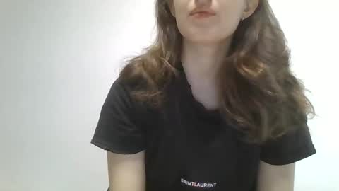 olivia__dream online show from May 15, 2026, 7:26 am
