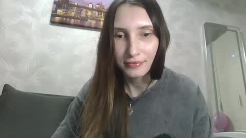 Olivia online show from March 3, 2025, 10:42 pm