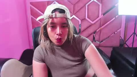  OLIVIA  online show from February 2, 2025, 3:32 am