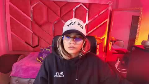  OLIVIA  online show from December 14, 2025, 2:28 am