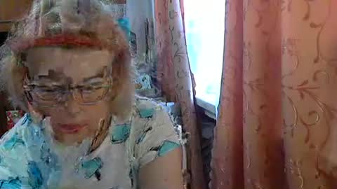 Olivia Mia online show from June 10, 2026, 7:29 am