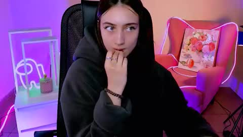 olivia_norton_ online show from September 30, 2025, 12:32 pm