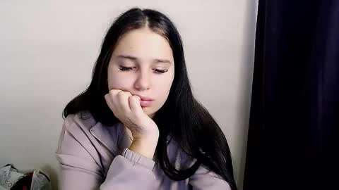 Olivia online show from November 5, 2025, 7:41 am