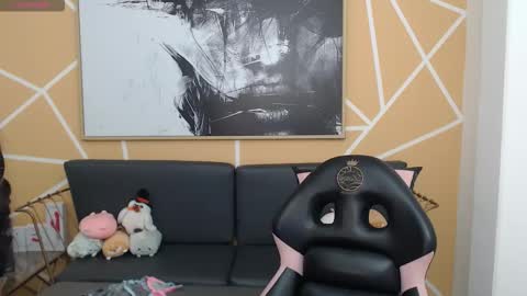 Olivia online show from September 14, 2025, 12:59 pm