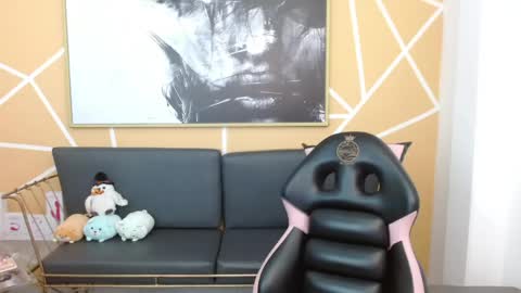 Snapshot of olivia_russo chatting on May 7, 2026, 8:14 pm Olivia online show from May 7, 2026, 8:14 pm
