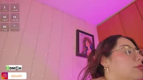 olivia_s19 online show from July 9, 2026, 4:27 am