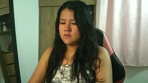 Olivia online show from November 24, 2025, 12:49 pm