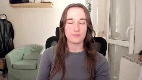 Oliwiaa2004 online show from November 23, 2025, 10:42 pm