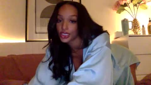 oliviaamara online show from May 20, 2026, 3:02 am