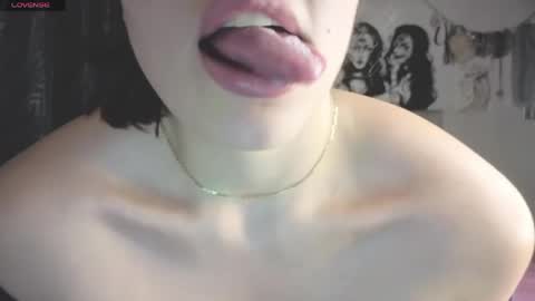 Snapshot of oliviabluee10 chatting on May 20, 2026, 1:01 am oliviabluee10 online show from May 20, 2026, 1:01 am