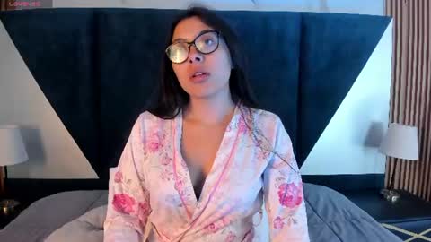 oliviacollinns online show from July 25, 2026, 12:03 pm