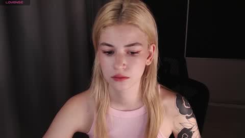 Olivia and Niko online show from October 22, 2025, 1:06 am