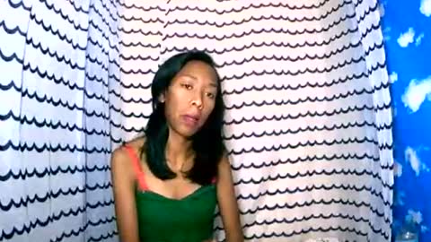 oliviah27 online show from October 21, 2025, 8:15 am