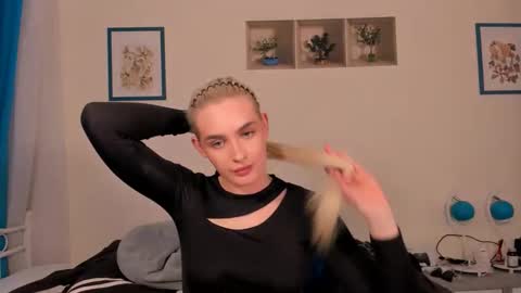 Snapshot of oliviahappy chatting on April 15, 2026, 7:58 pm oliviaBeauty online show from April 15, 2026, 7:58 pm