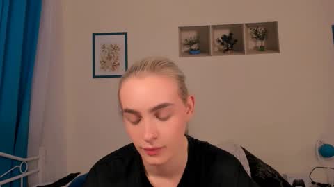 Snapshot of oliviahappy chatting on April 18, 2026, 7:18 pm oliviaBeauty online show from April 18, 2026, 7:18 pm