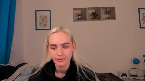 Snapshot of oliviahappy chatting on May 13, 2026, 1:30 pm oliviaBeauty online show from May 13, 2026, 1:30 pm