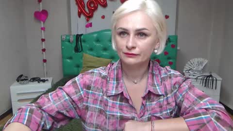 OliviaHorst online show from September 24, 2025, 5:22 am